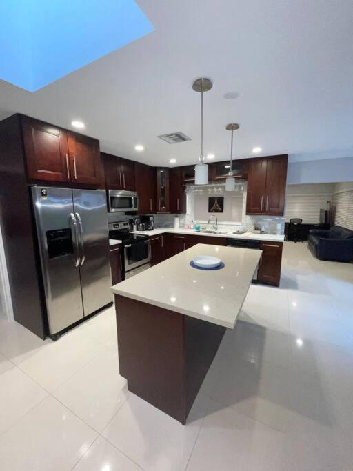Modern Miami Oversized 3 Bedroom In Central Location Exterior photo