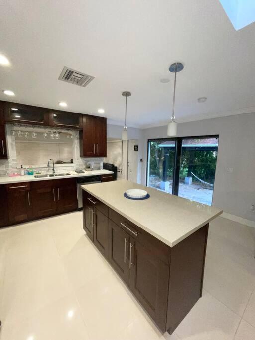 Modern Miami Oversized 3 Bedroom In Central Location Exterior photo