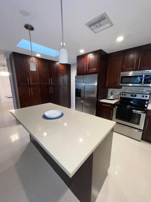 Modern Miami Oversized 3 Bedroom In Central Location Exterior photo