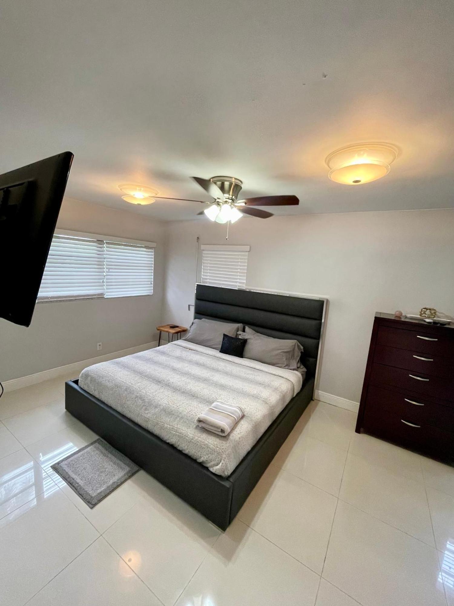 Modern Miami Oversized 3 Bedroom In Central Location Exterior photo